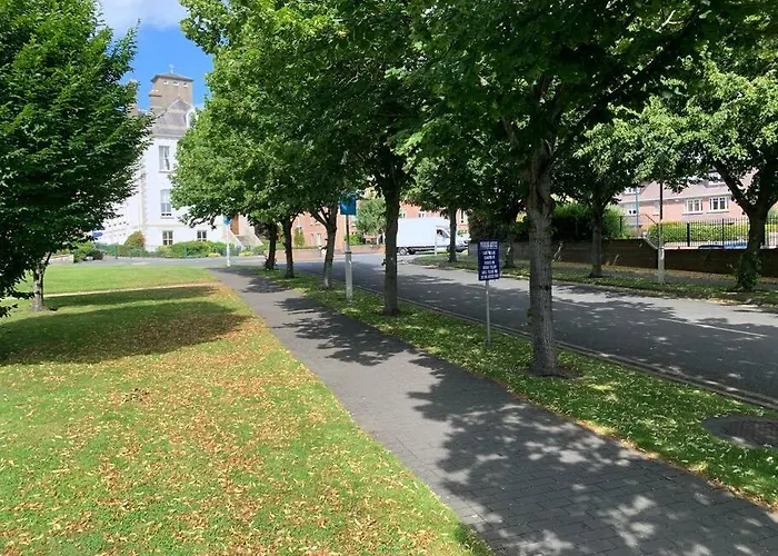 Linden Square *
