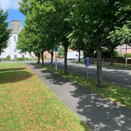 Linden Square *